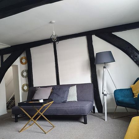 Grade I Listed Luxury Apartment In Hertfordshire 웨어 객실 사진