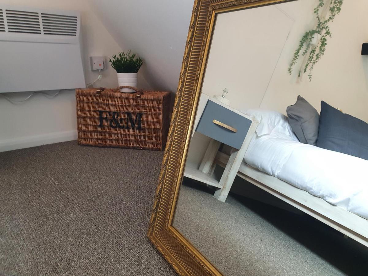 Grade I Listed Luxury Apartment In Hertfordshire 웨어 외부 사진