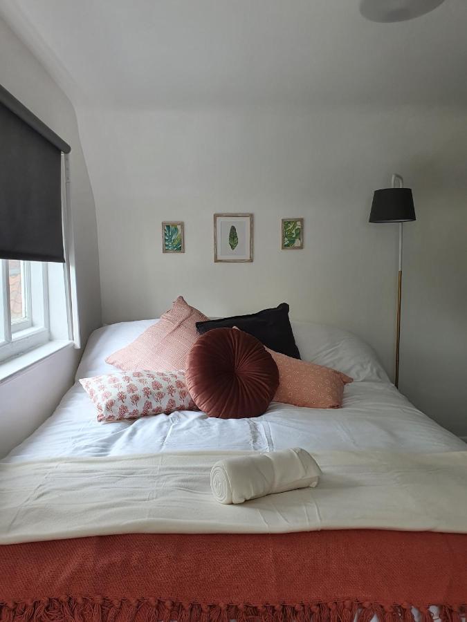 Grade I Listed Luxury Apartment In Hertfordshire 웨어 외부 사진