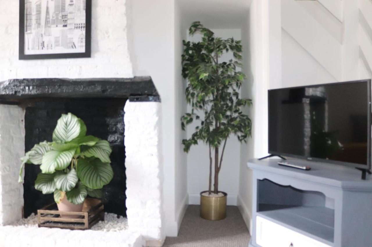 Grade I Listed Luxury Apartment In Hertfordshire 웨어 외부 사진
